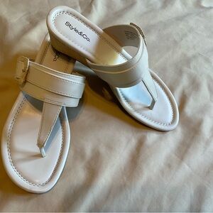 Women’s cream thong sandals
